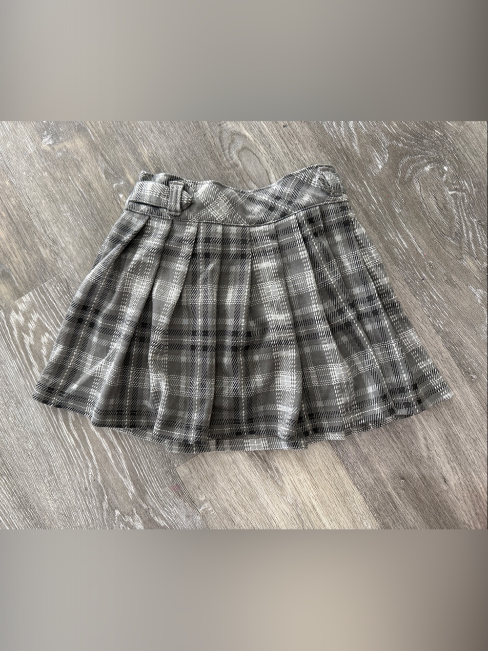 Nicole Miller Gray Plaid Pleated Skirt